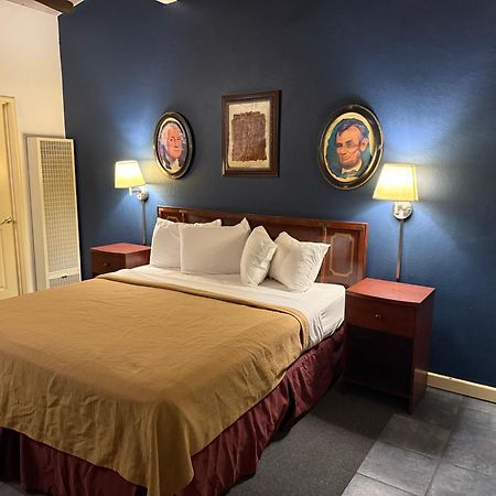 הוליסטר Cinderella Motel מראה חיצוני תמונה