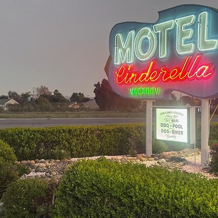 הוליסטר Cinderella Motel מראה חיצוני תמונה