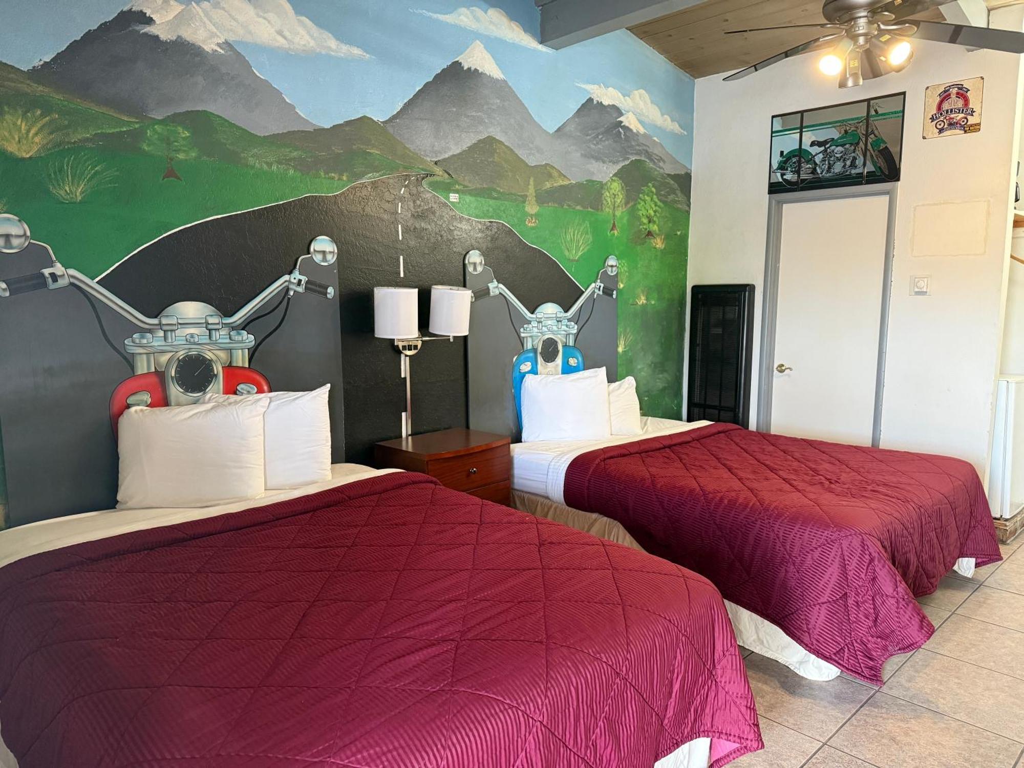 הוליסטר Cinderella Motel מראה חיצוני תמונה