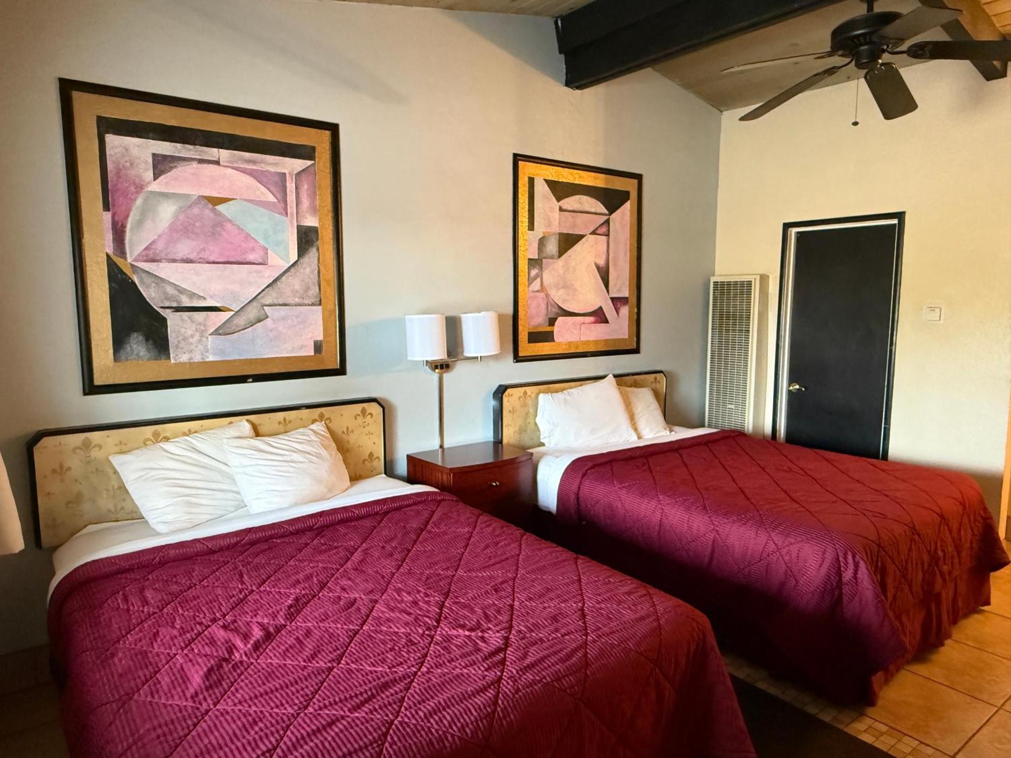 הוליסטר Cinderella Motel מראה חיצוני תמונה