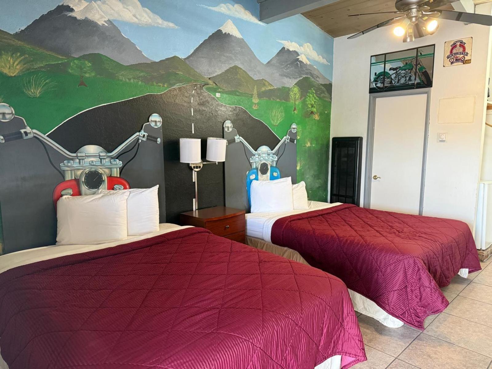 הוליסטר Cinderella Motel מראה חיצוני תמונה