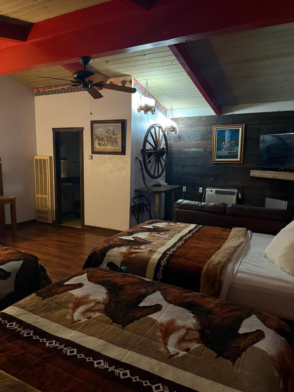 הוליסטר Cinderella Motel מראה חיצוני תמונה