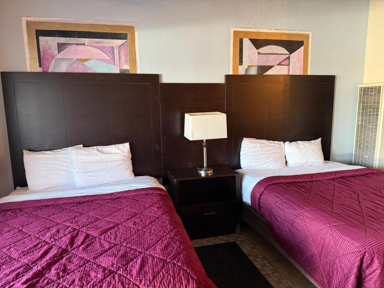 הוליסטר Cinderella Motel מראה חיצוני תמונה