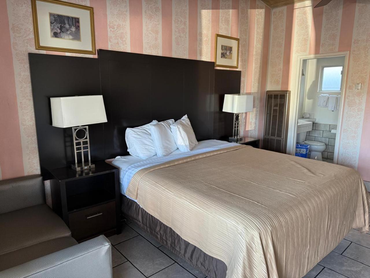 הוליסטר Cinderella Motel מראה חיצוני תמונה