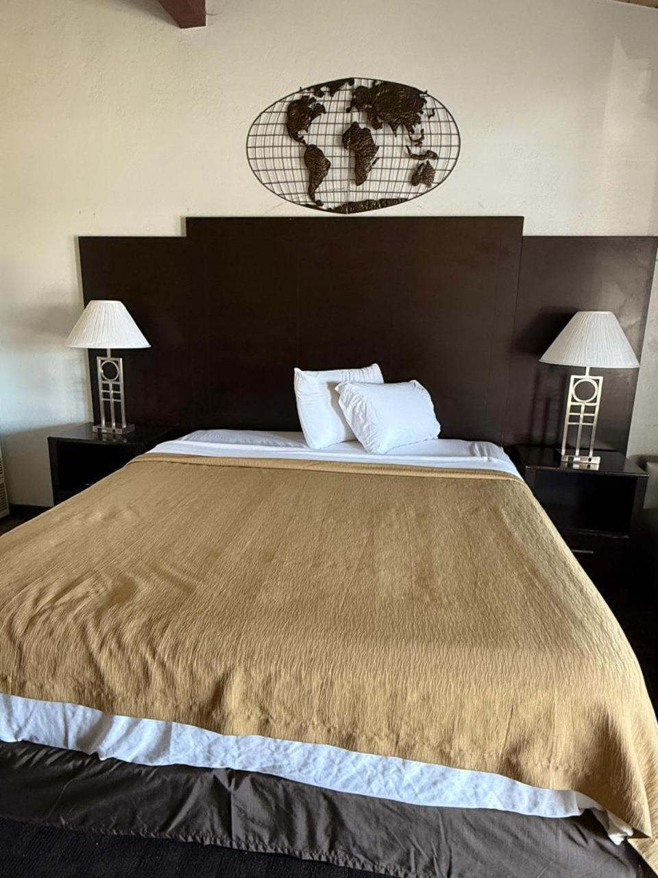 הוליסטר Cinderella Motel מראה חיצוני תמונה