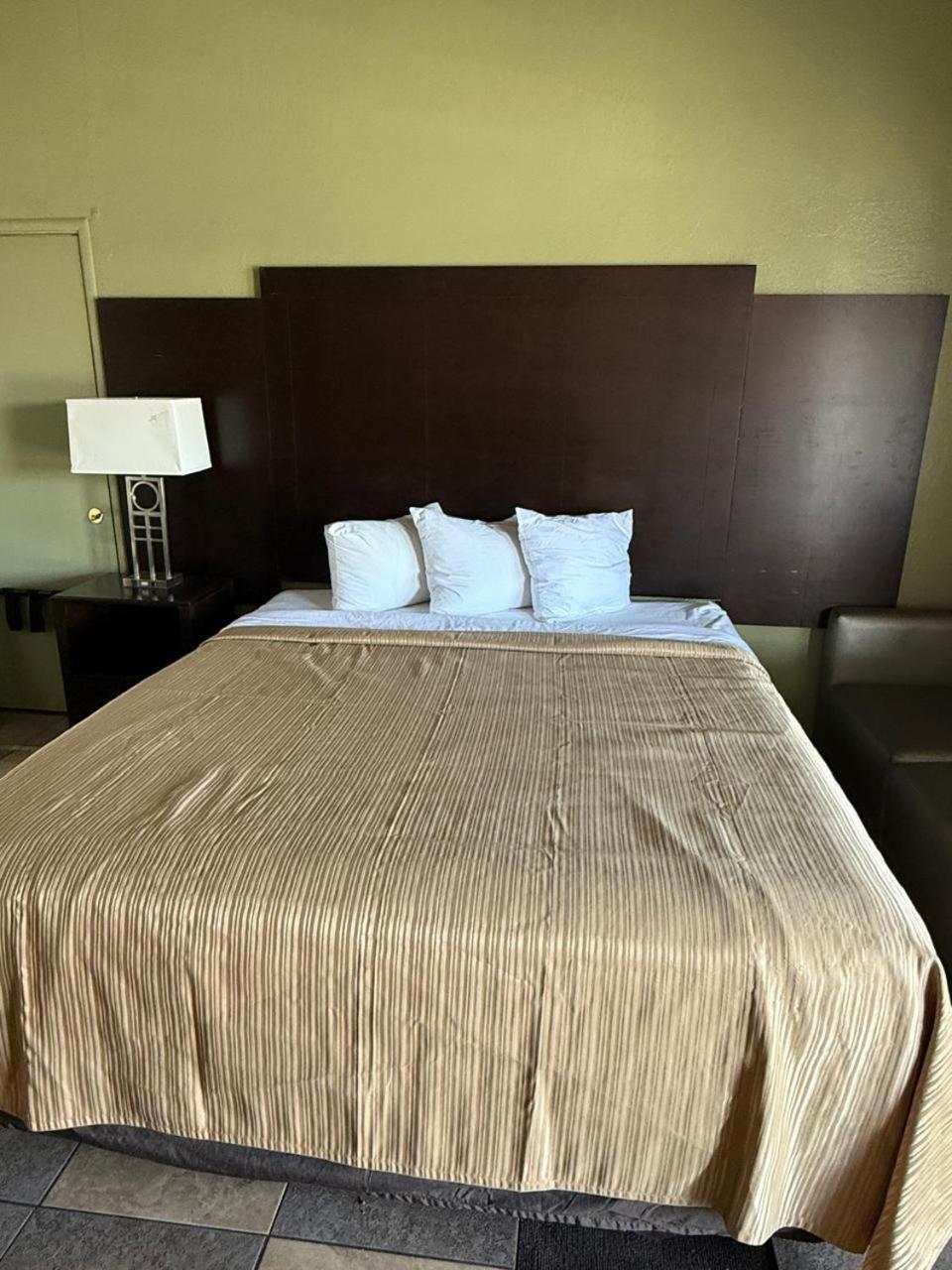 הוליסטר Cinderella Motel מראה חיצוני תמונה