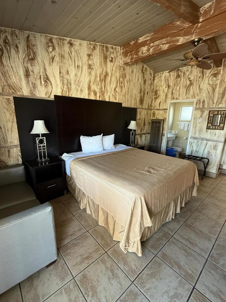 הוליסטר Cinderella Motel מראה חיצוני תמונה