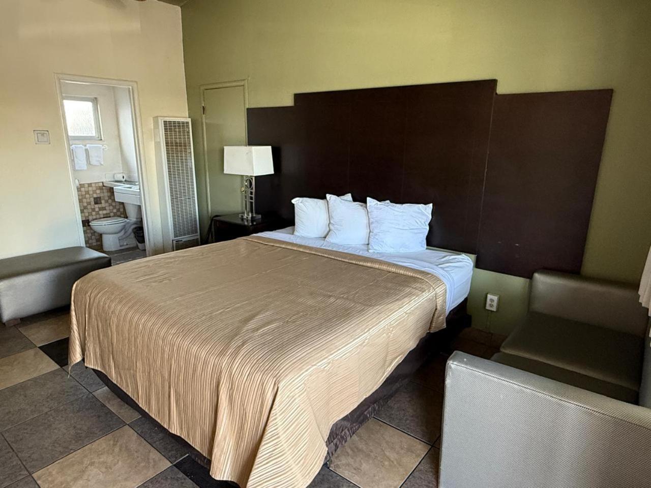 הוליסטר Cinderella Motel מראה חיצוני תמונה